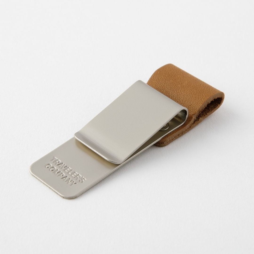 TRAVELER's notebook Pen Holder Camel 016 M - TRAVELER'S COMPANY