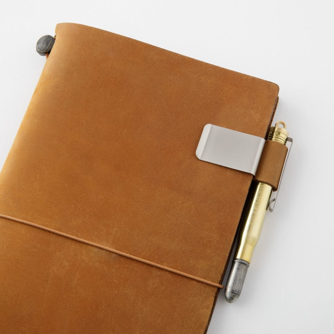 TRAVELER's notebook Pen Holder Camel 016 M - TRAVELER'S COMPANY
