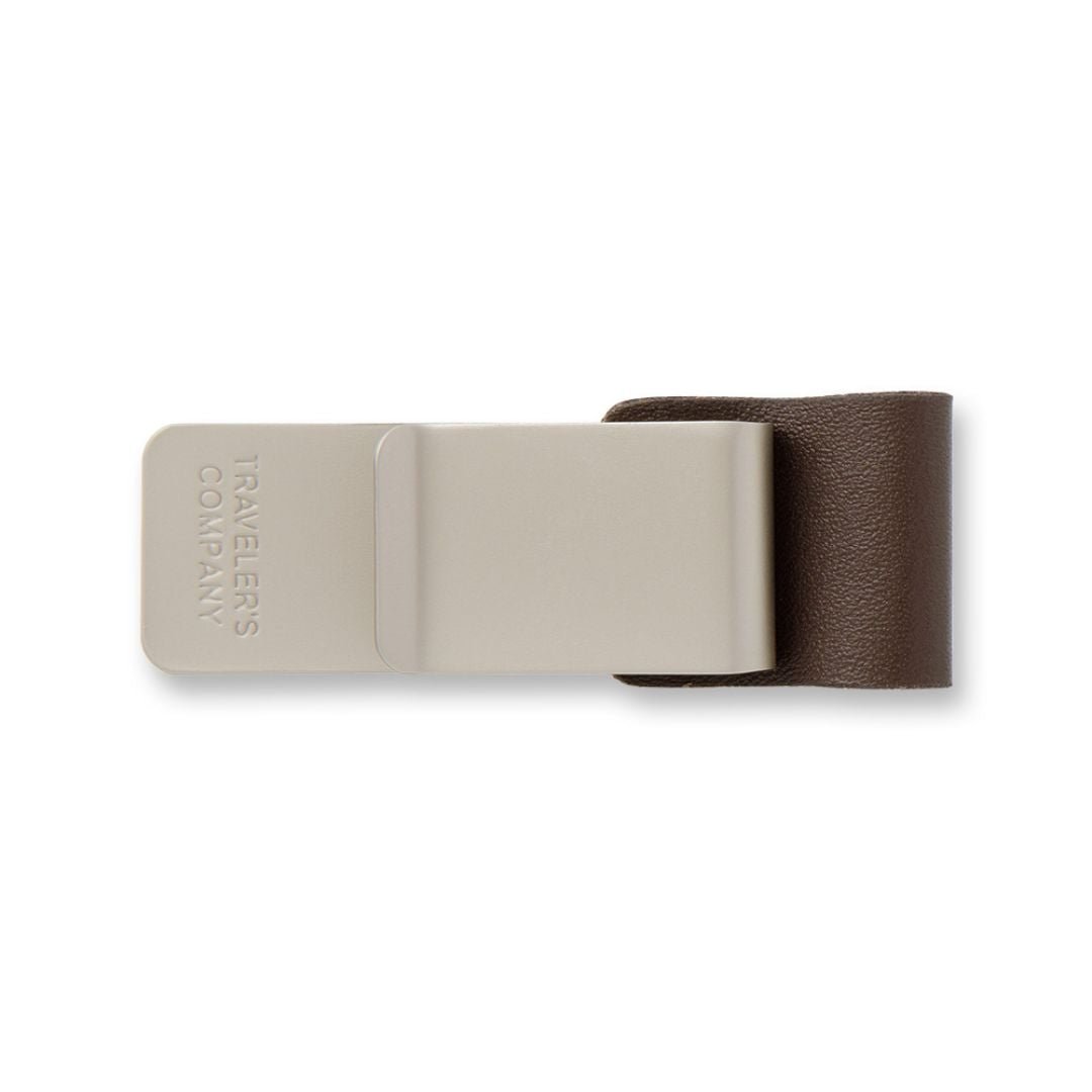 TRAVELER's notebook Pen Holder Brown 016 M - TRAVELER'S COMPANY