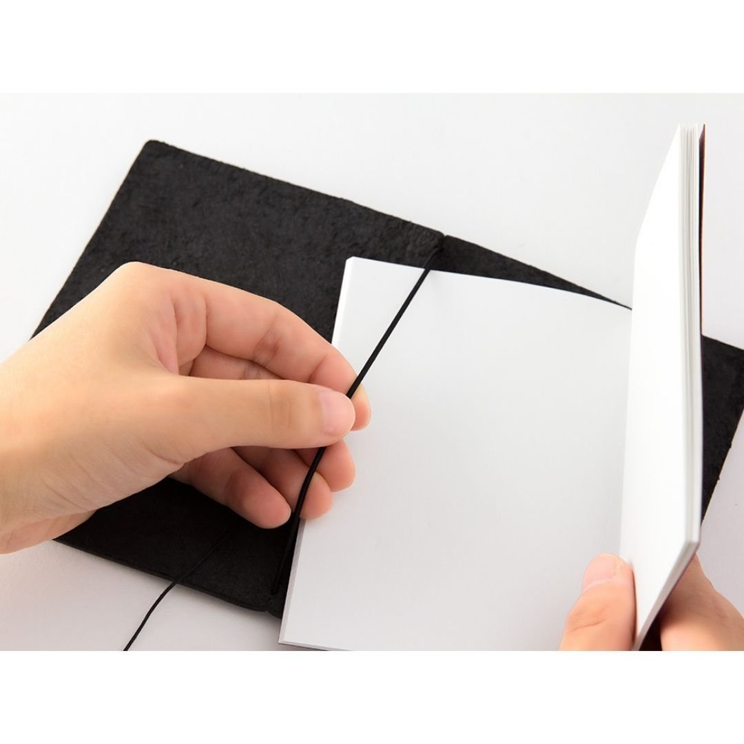 TRAVELER'S notebook Passport Size Black - TRAVELER'S COMPANY